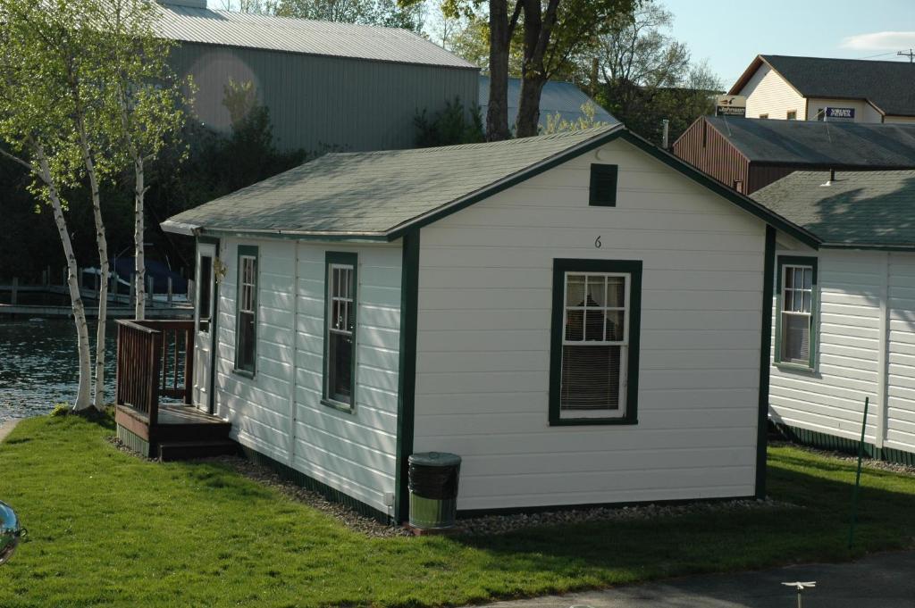 Channel Waterfront Cottages Weirs Beach Habitación foto