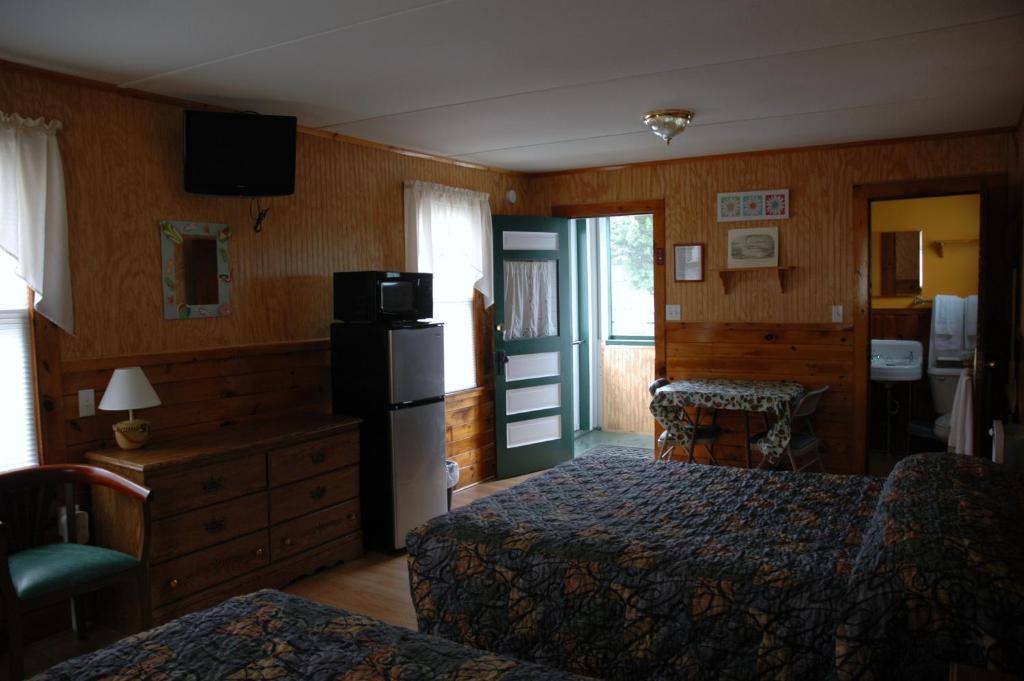 Channel Waterfront Cottages Weirs Beach Habitación foto