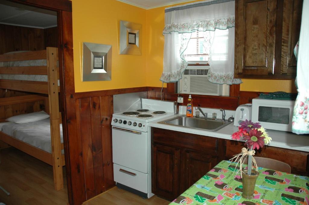 Channel Waterfront Cottages Weirs Beach Habitación foto
