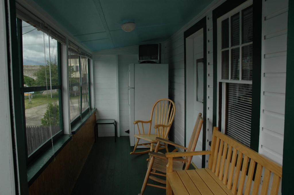 Channel Waterfront Cottages Weirs Beach Habitación foto