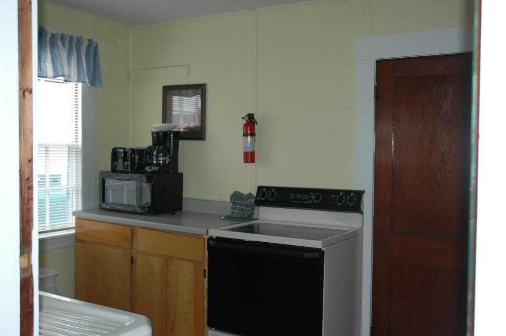 Channel Waterfront Cottages Weirs Beach Habitación foto