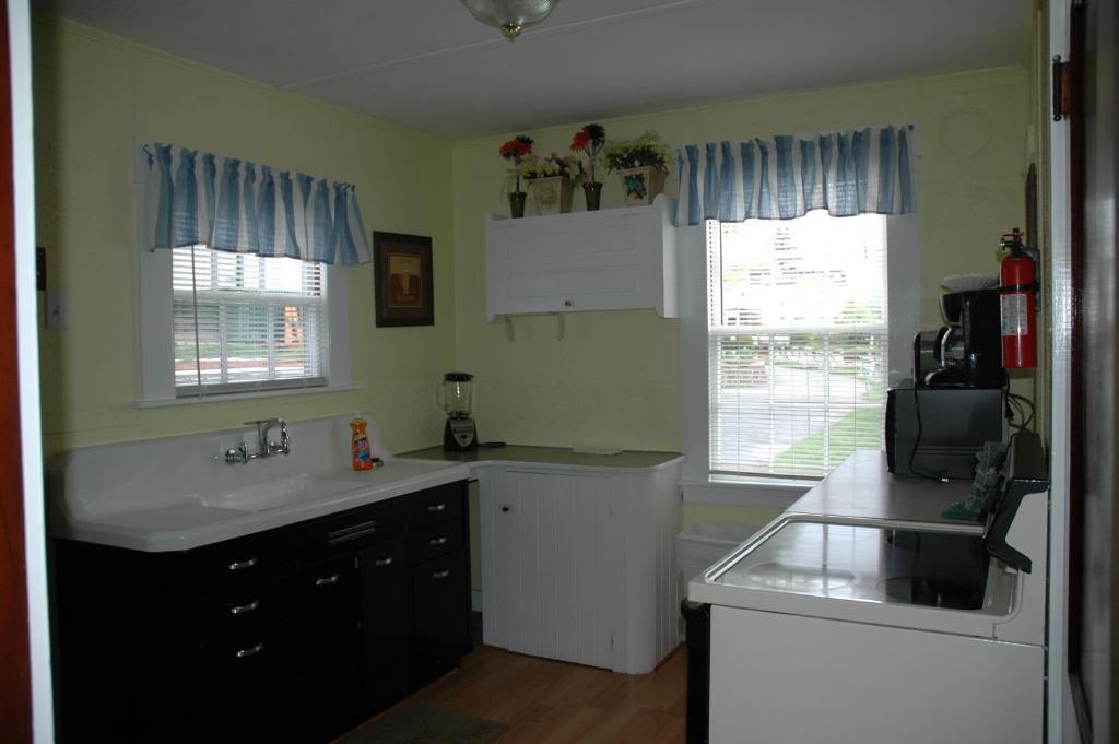 Channel Waterfront Cottages Weirs Beach Habitación foto