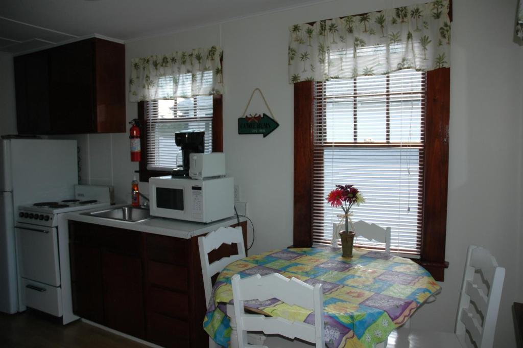 Channel Waterfront Cottages Weirs Beach Habitación foto