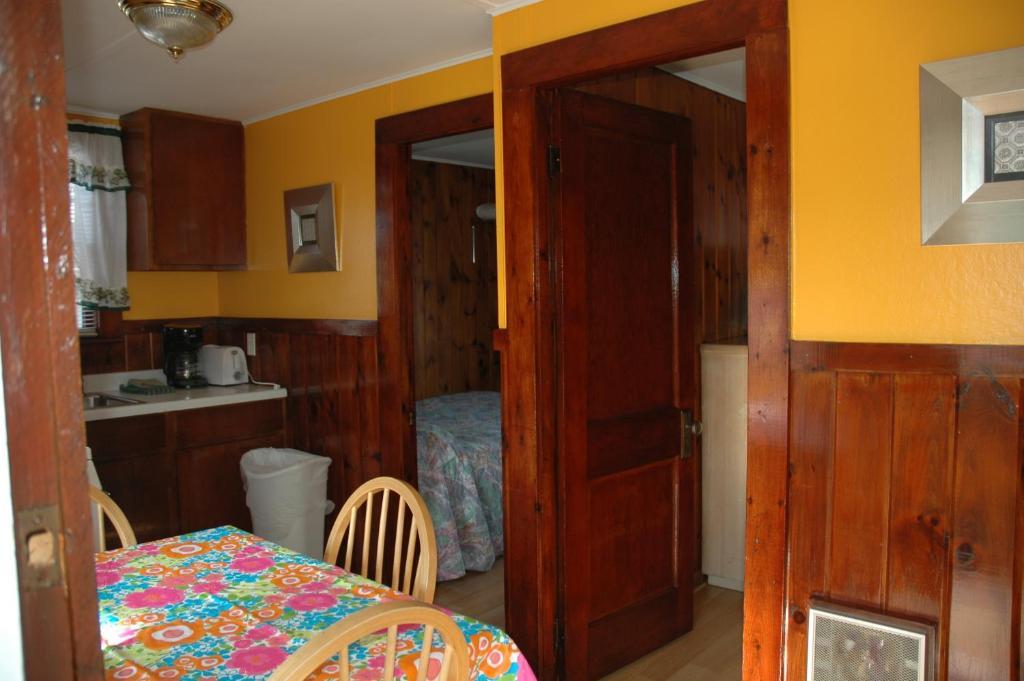 Channel Waterfront Cottages Weirs Beach Habitación foto