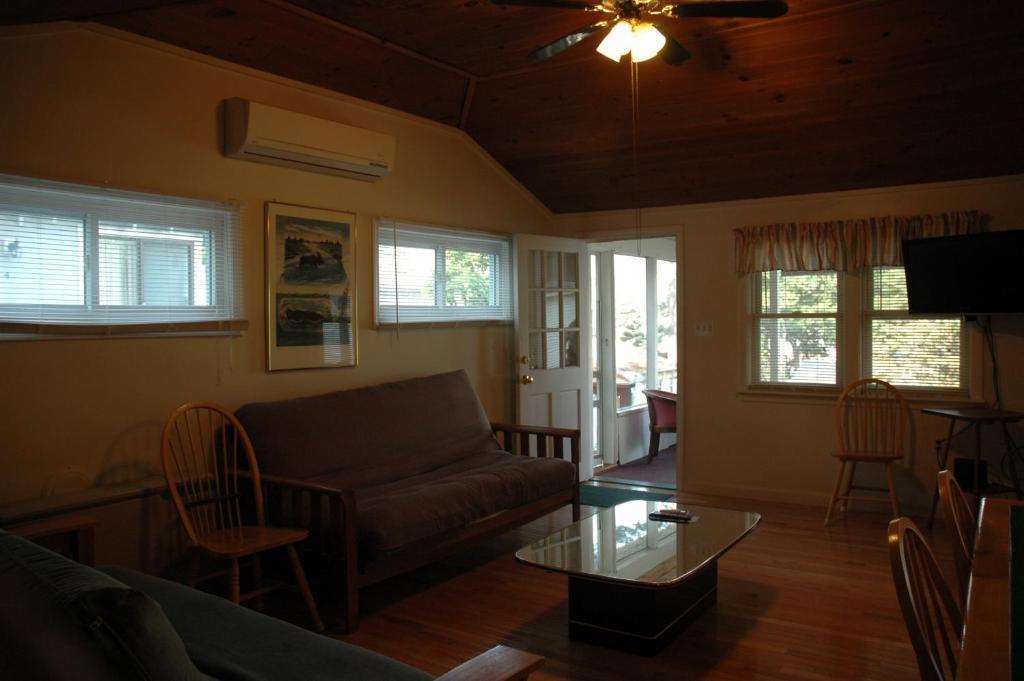 Channel Waterfront Cottages Weirs Beach Habitación foto