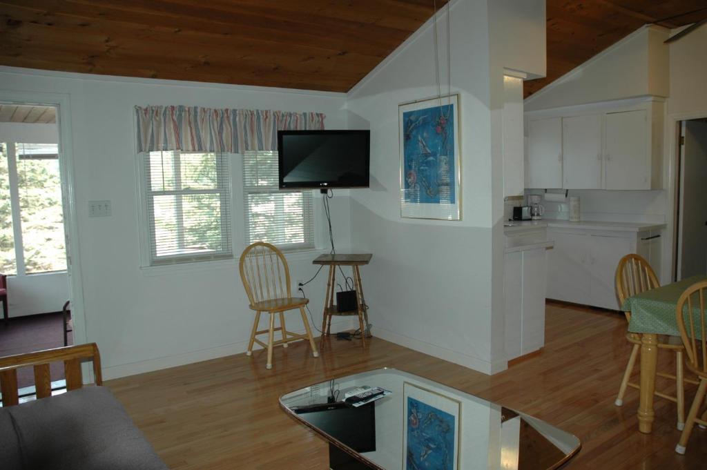 Channel Waterfront Cottages Weirs Beach Habitación foto